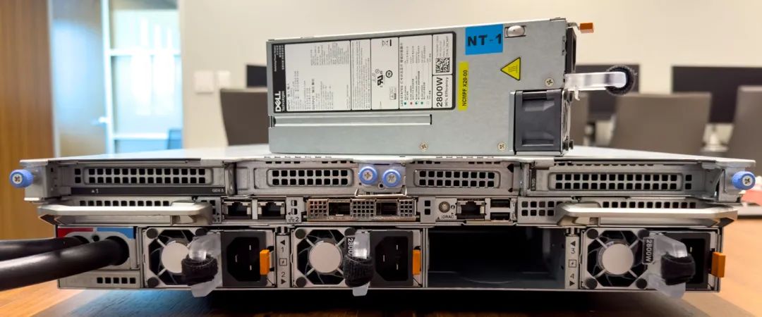 戴爾PowerEdge XE9640液冷GPU服務(wù)器 驅(qū)動(dòng)AI未來(lái)的高性能引擎